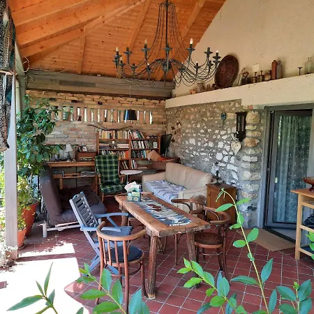 Patak Apartman, Diszel Ταπόλκα