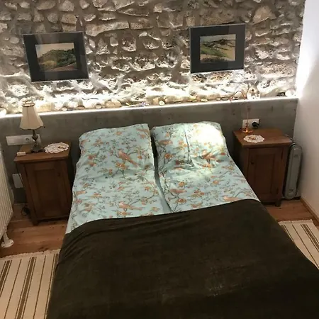 Patak Apartman, Diszel 터폴차