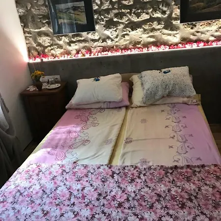 Patak Apartman, Diszel 터폴차